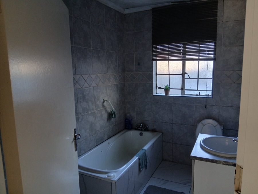 2 Bedroom Property for Sale in Oos Einde North West